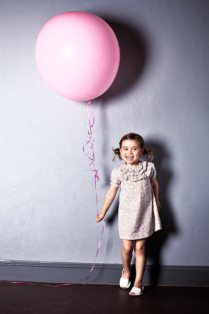 kids-photographer-photography-fashion-london-ruth-rose-pink-balloon-0a